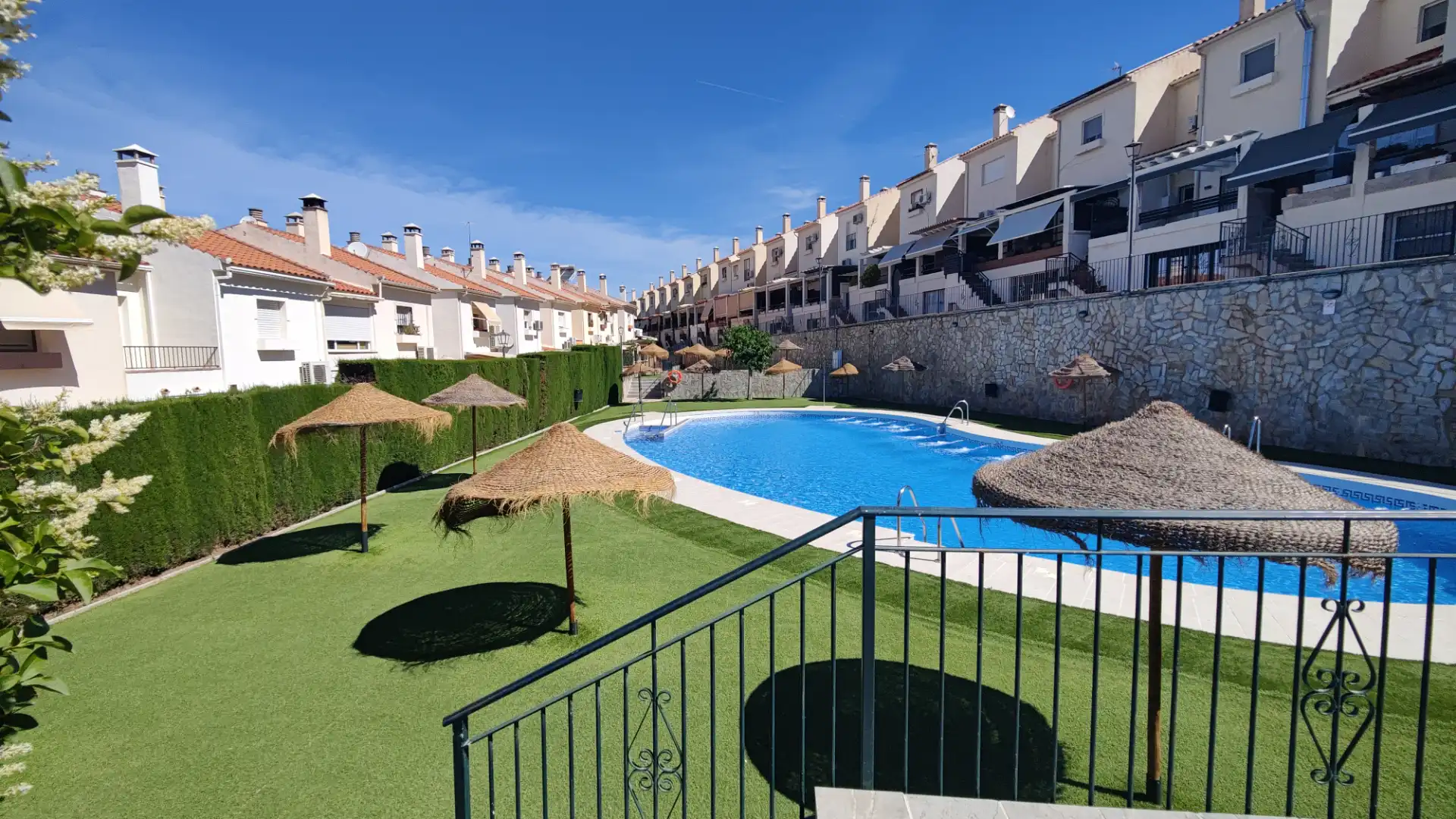 Jardín de Casa adosada en venta en Huétor Vega con Calefacción, Jardín privado y Piscina