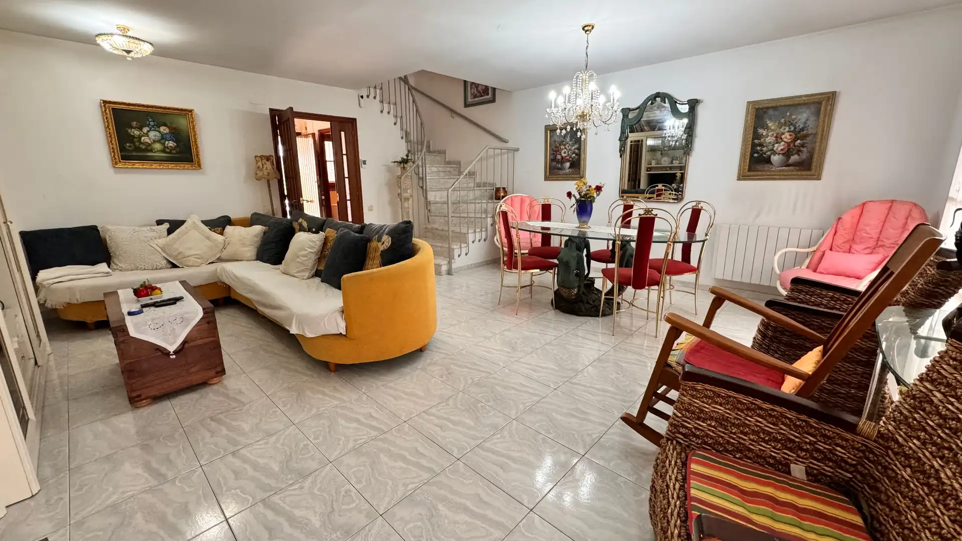 Sala d'estar de Casa adosada en venda en Torredembarra amb Jardí privat, Terrassa i Traster