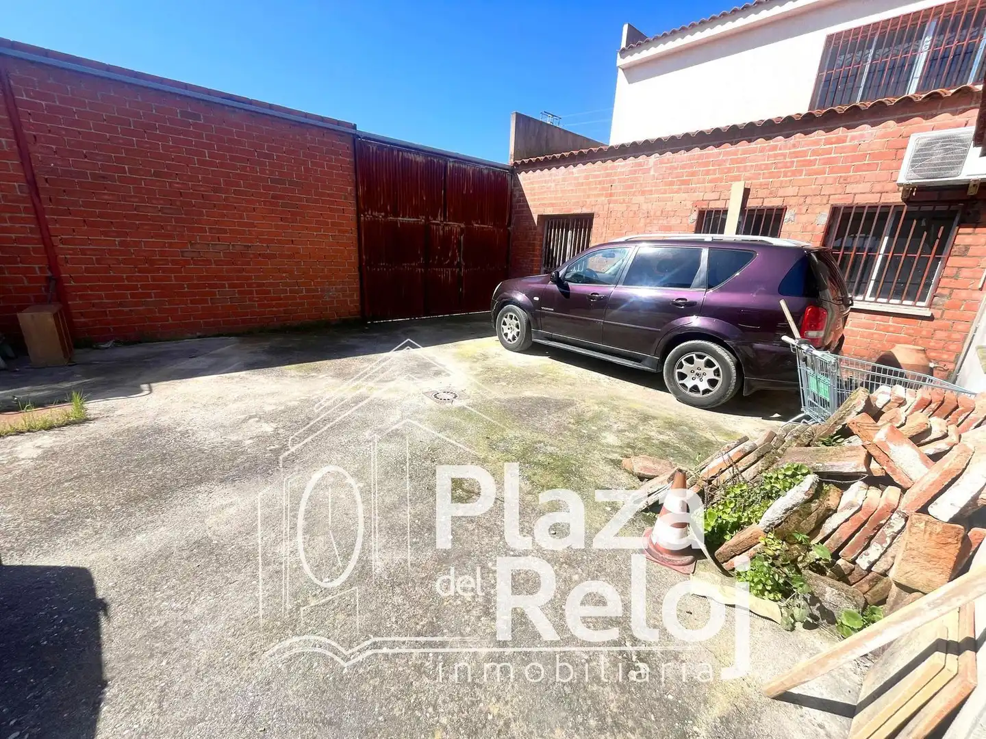 Parking of Commercial properties for sale in Pepino