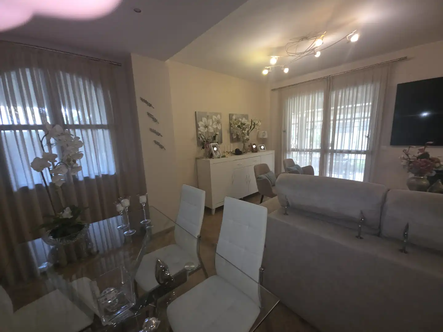 Comedor de Casa adosada en venta en Montequinto con Aire acondicionado, Calefacción y Jardín privado