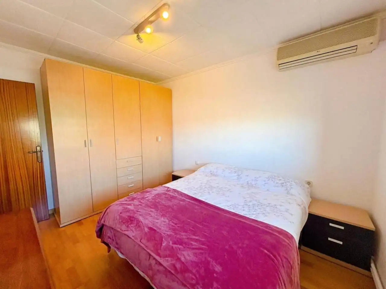 Habitación de Piso en venta en Cerdanyola del Vallès con Aire acondicionado, Calefacción y Parquet