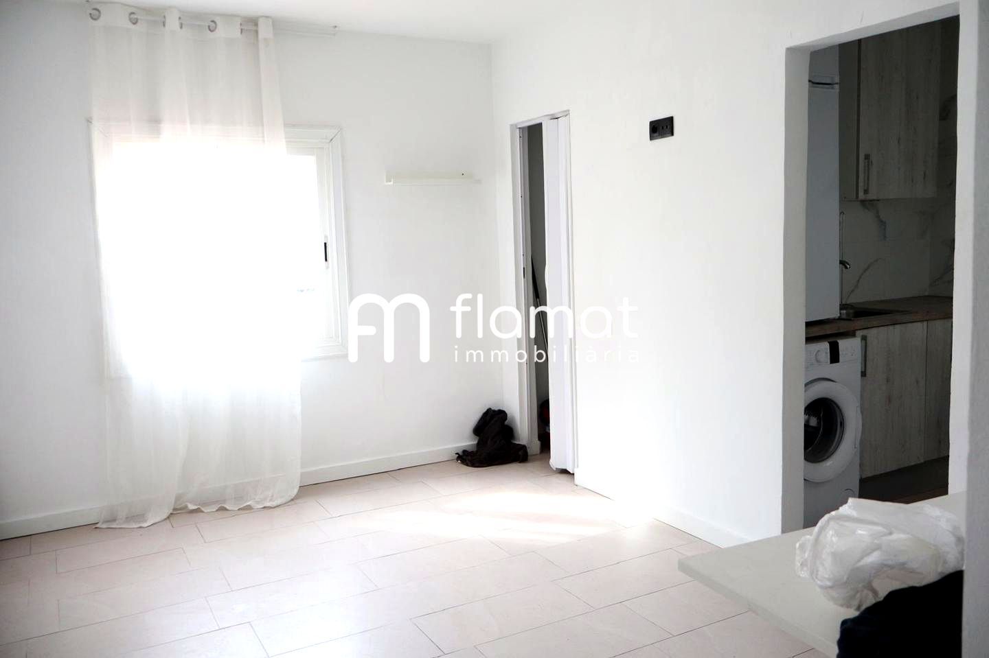 Bedroom of Building for sale in Santa Coloma de Gramenet