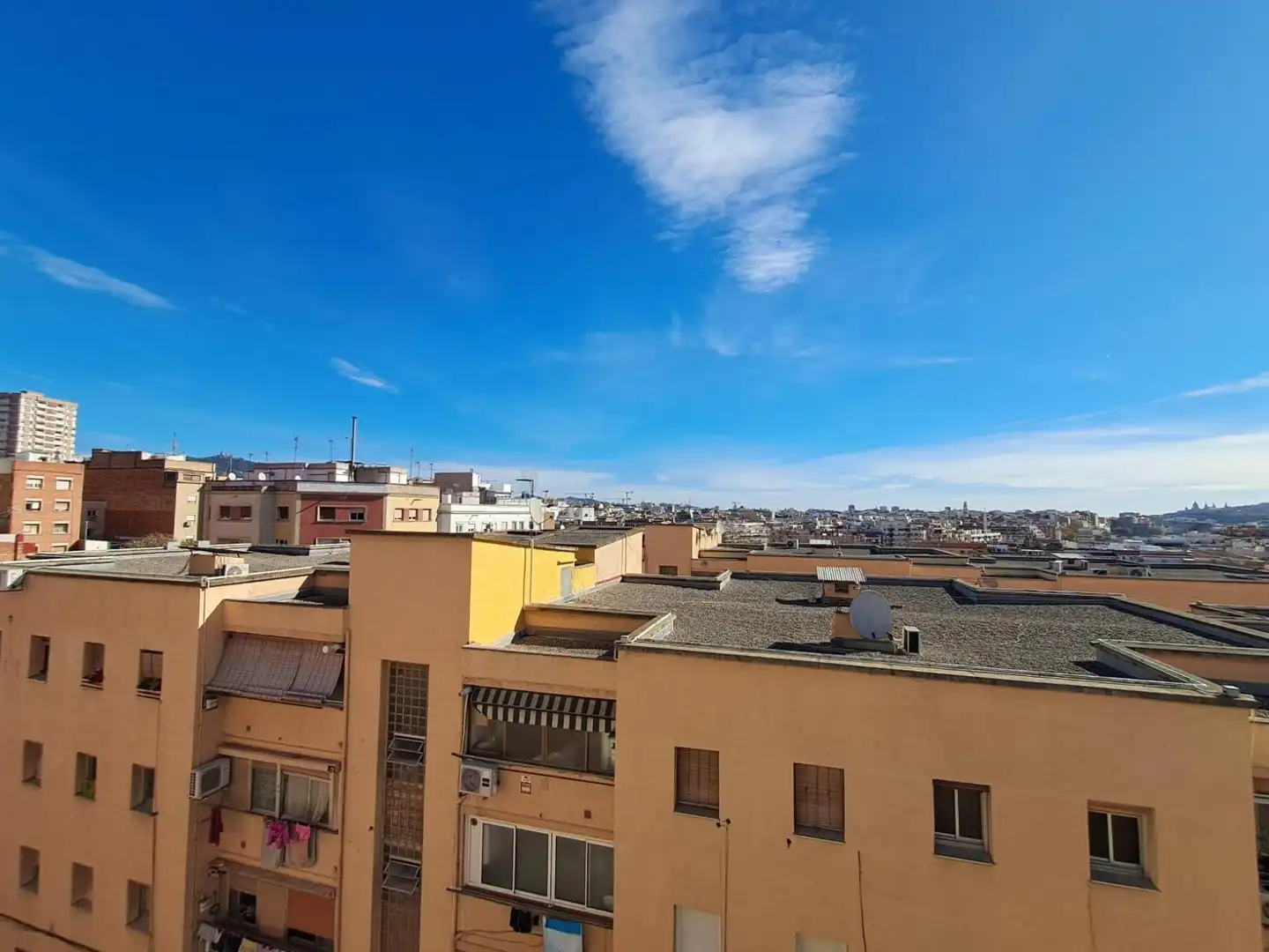 Vista exterior de Apartament en venda en L'Hospitalet de Llobregat