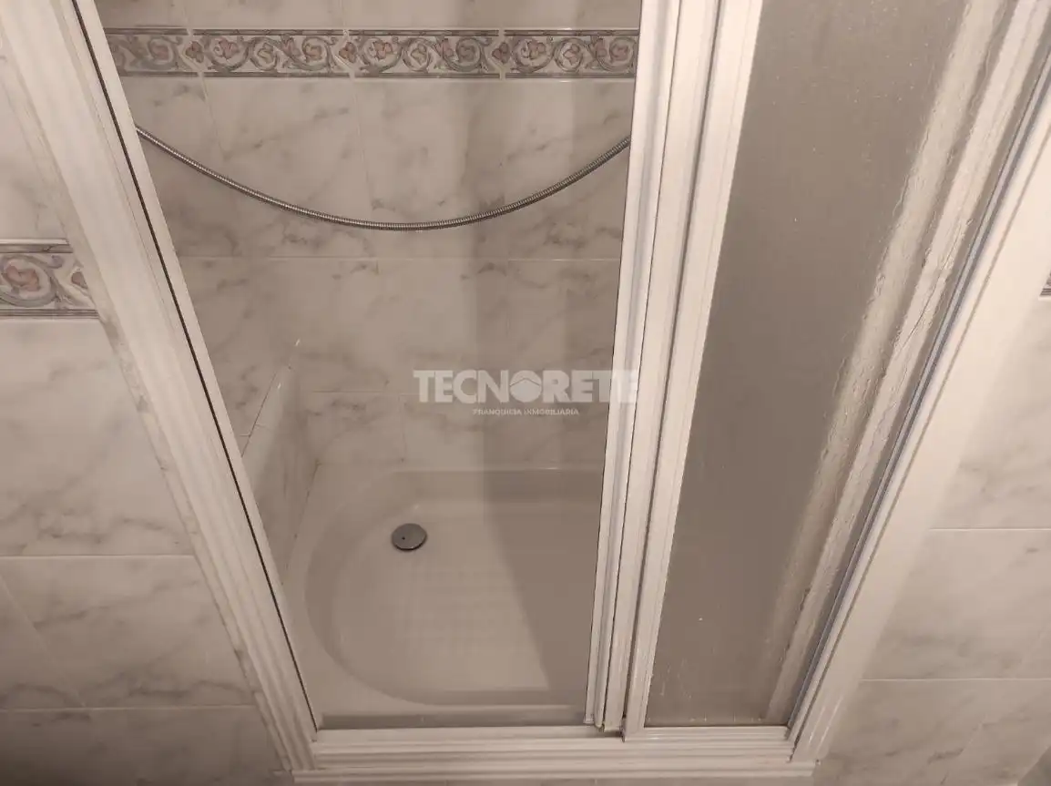 Baño de Piso en venta en Guadalajara con Terraza y Trastero