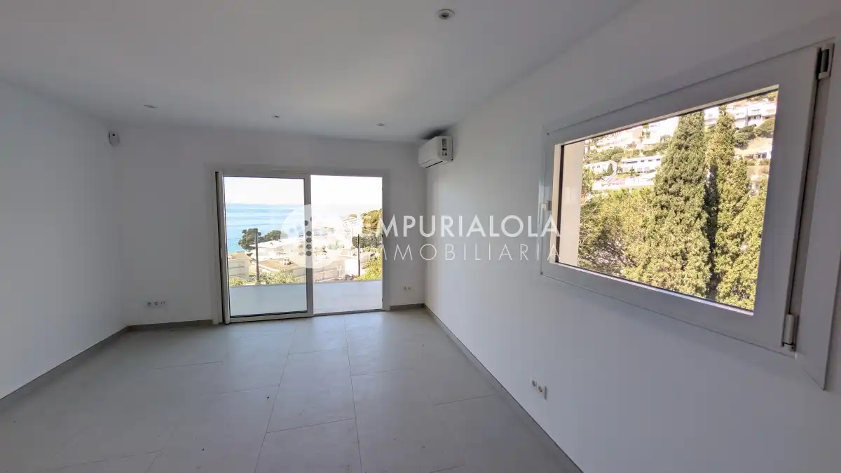 Bedroom of Houses for sale in Roses  with Air Conditioner and Private garden
