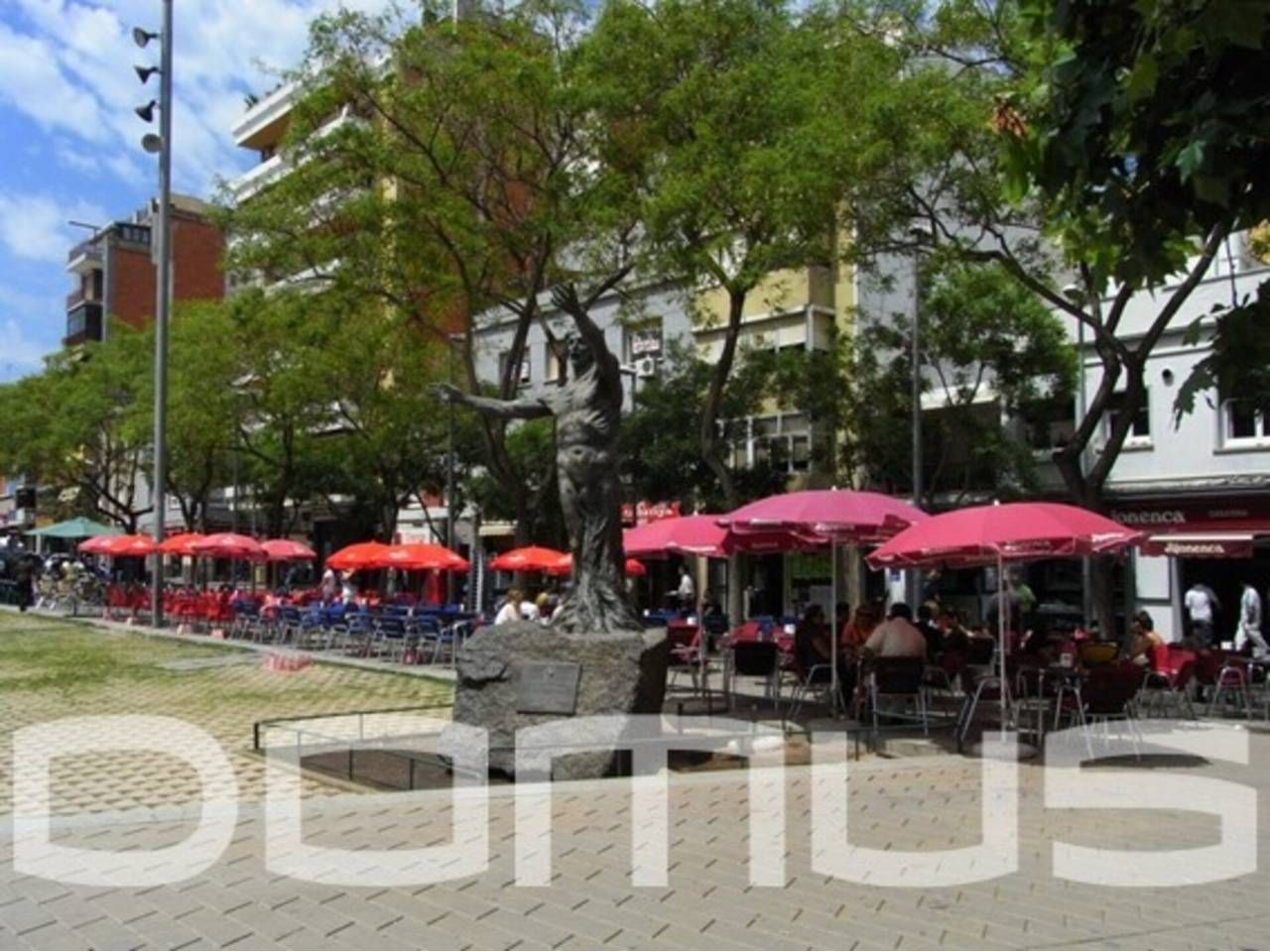 Vista exterior de Casa o xalet en venda en Sant Boi de Llobregat amb Calefacció, Jardí privat i Terrassa