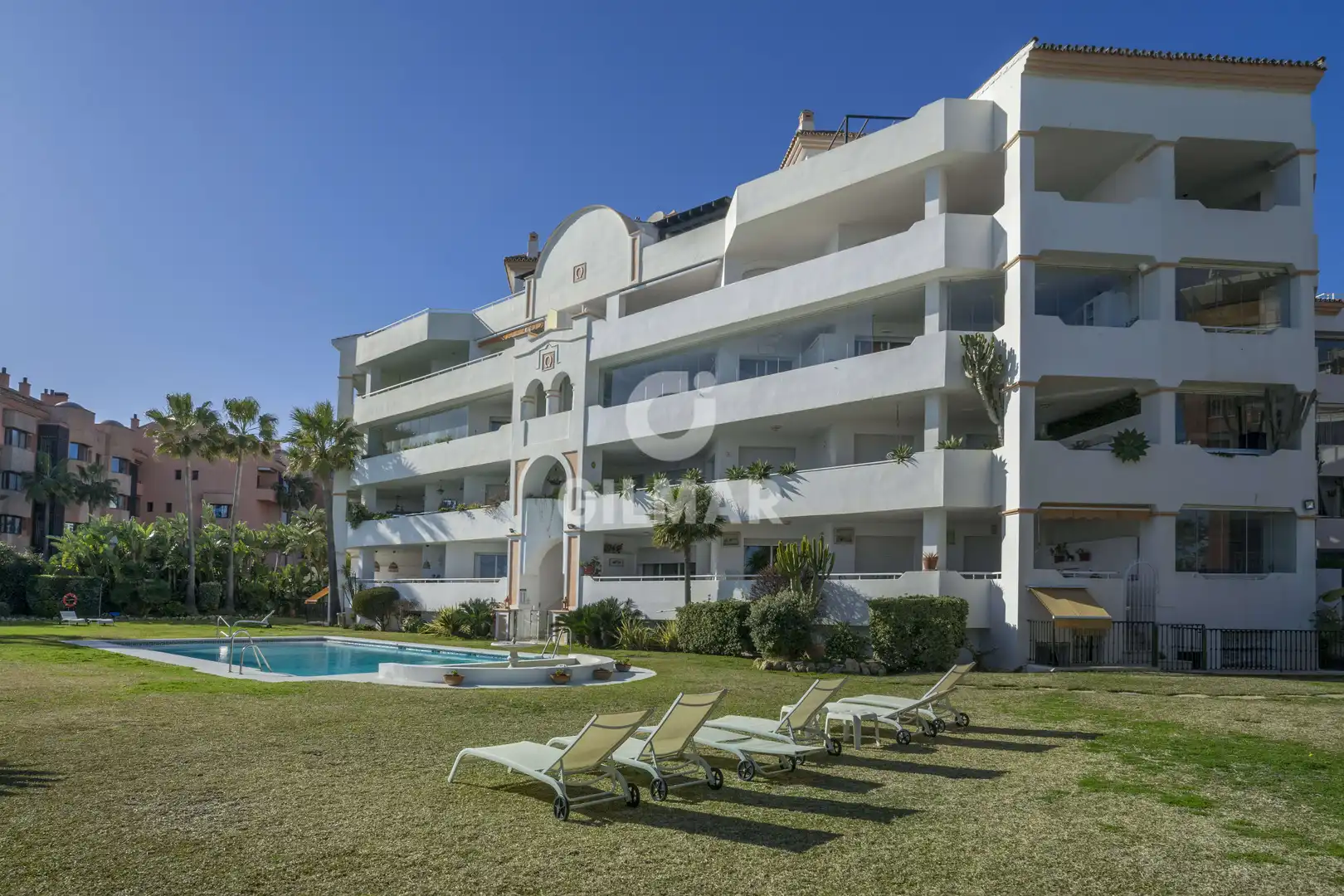 Vista exterior de Apartamento en venta en Marbella con Calefacción, Jardín privado y Trastero