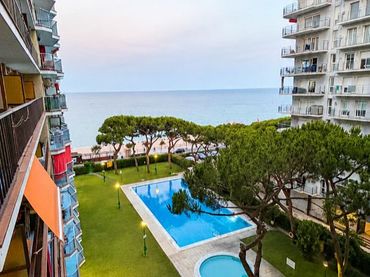 Flat with pool for sale in d'Enric Morera 1