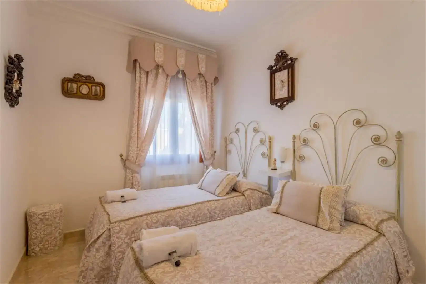 Habitación de Casa o chalet en venta en Fuentes de Andalucía con Aire acondicionado y Piscina