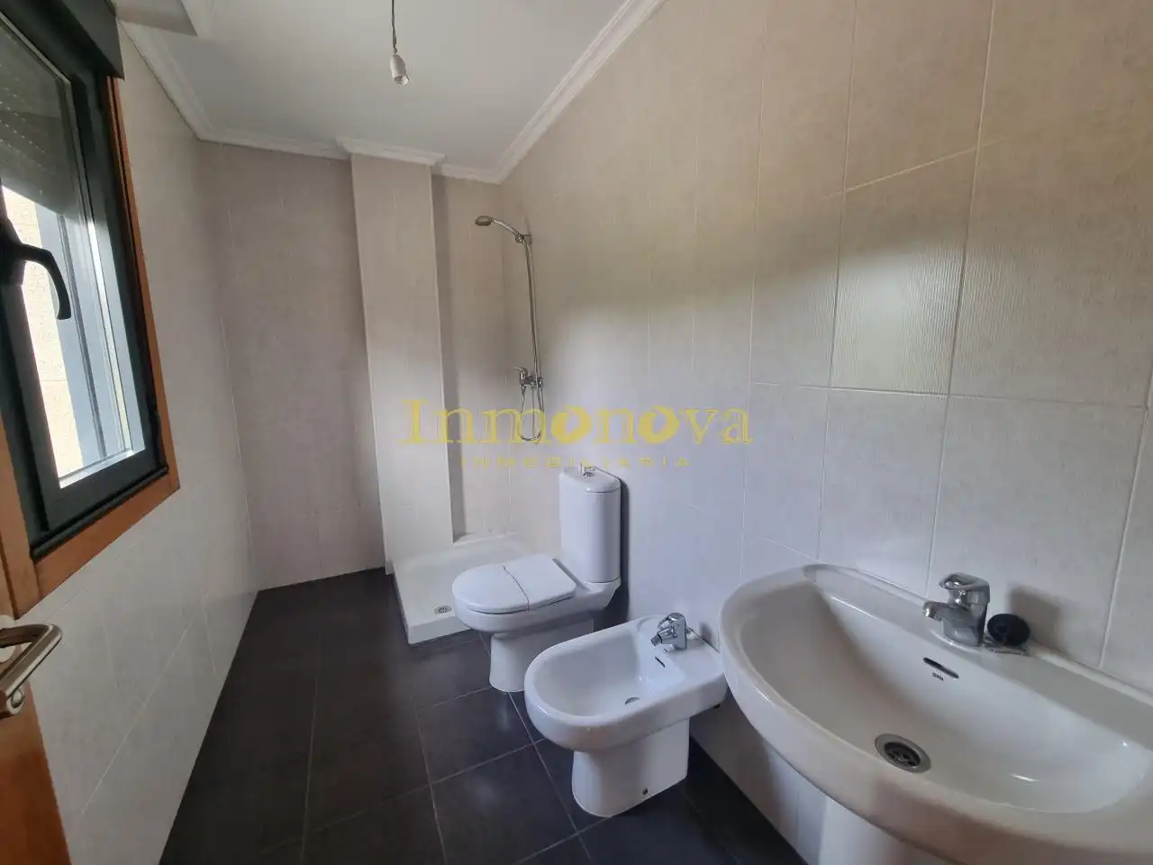 Bathroom of Flat for sale in A Cañiza    with Heating and Storage room