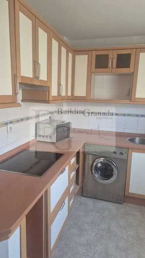 Cuina de Pis de lloguer en Cúllar Vega amb Terrassa i Moblat