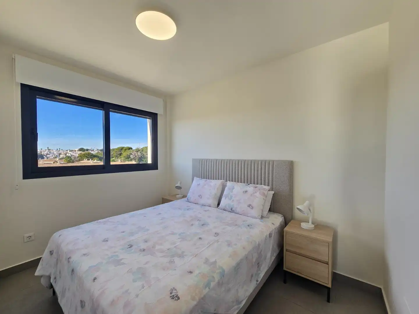 Dormitori de Apartament en venda en Orihuela amb Jardí privat, Terrassa i Traster