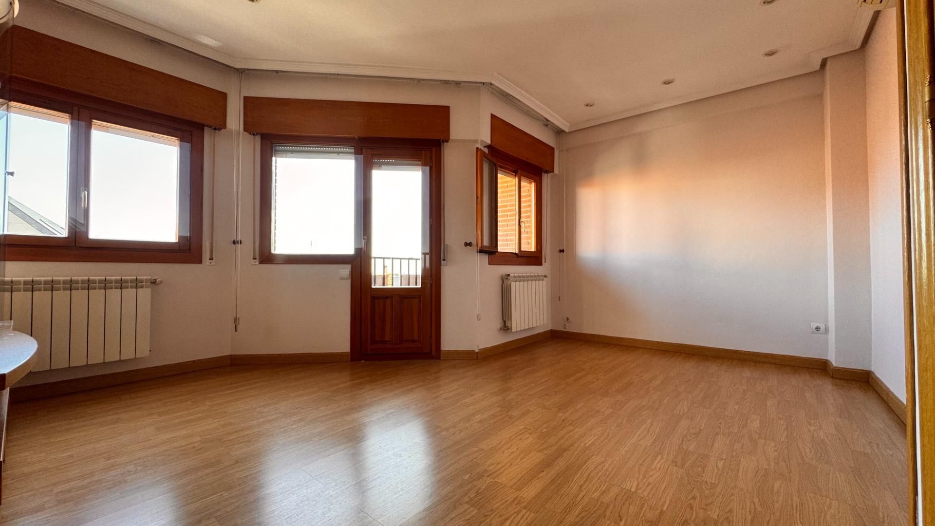 Sala de estar de Piso en venta en Collado Mediano con Calefacción, Terraza y Trastero