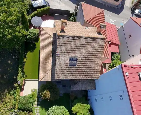 Vista exterior de Casa adosada en venta en Vigo  con Calefacción, Jardín privado y Terraza
