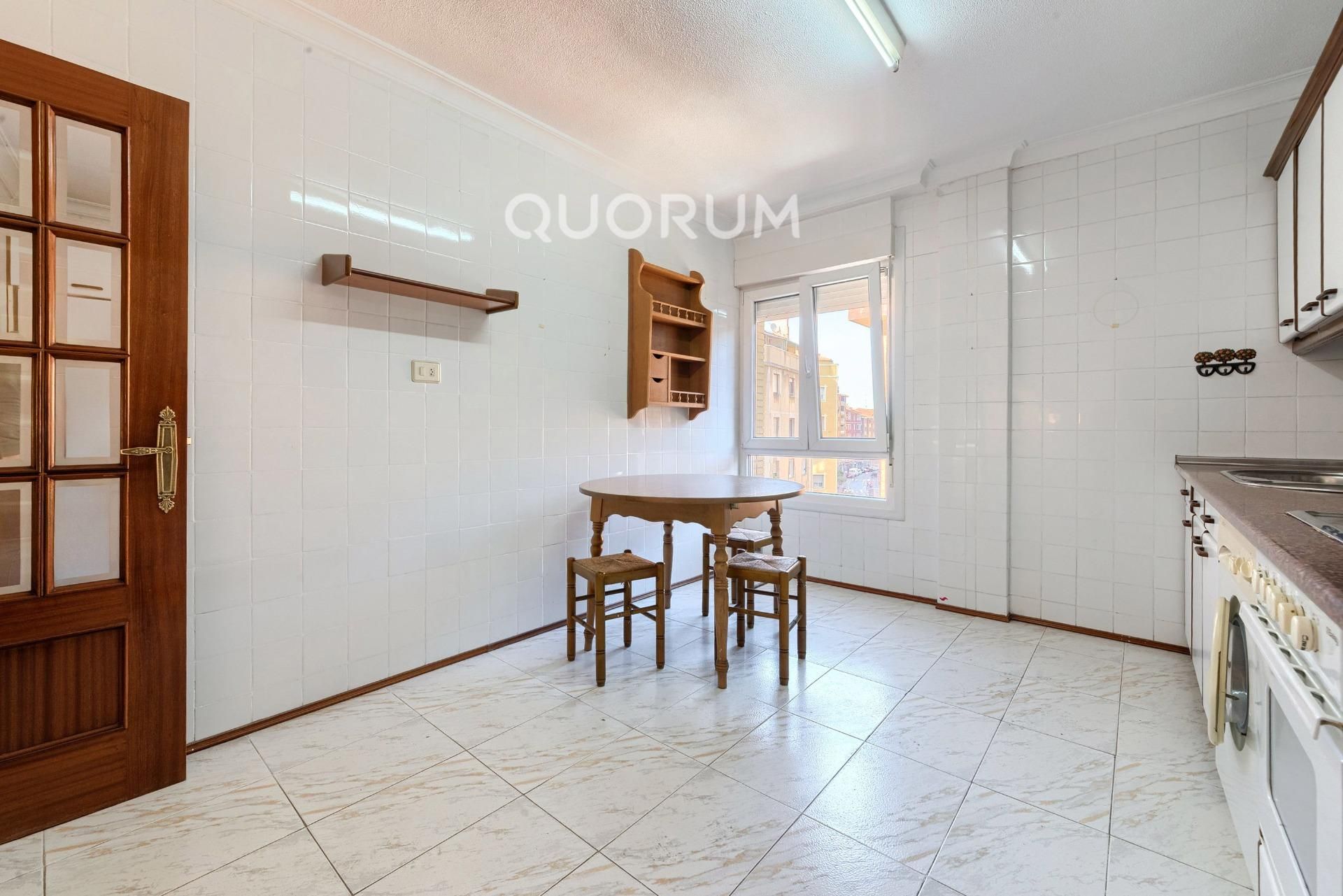 Schlafzimmer von Wohnung zum Verkauf in Barakaldo  mit Terrasse und Balkon