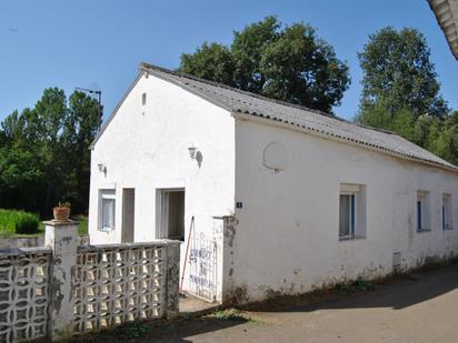 Vista exterior de Casa o xalet en venda en Las Omañas 