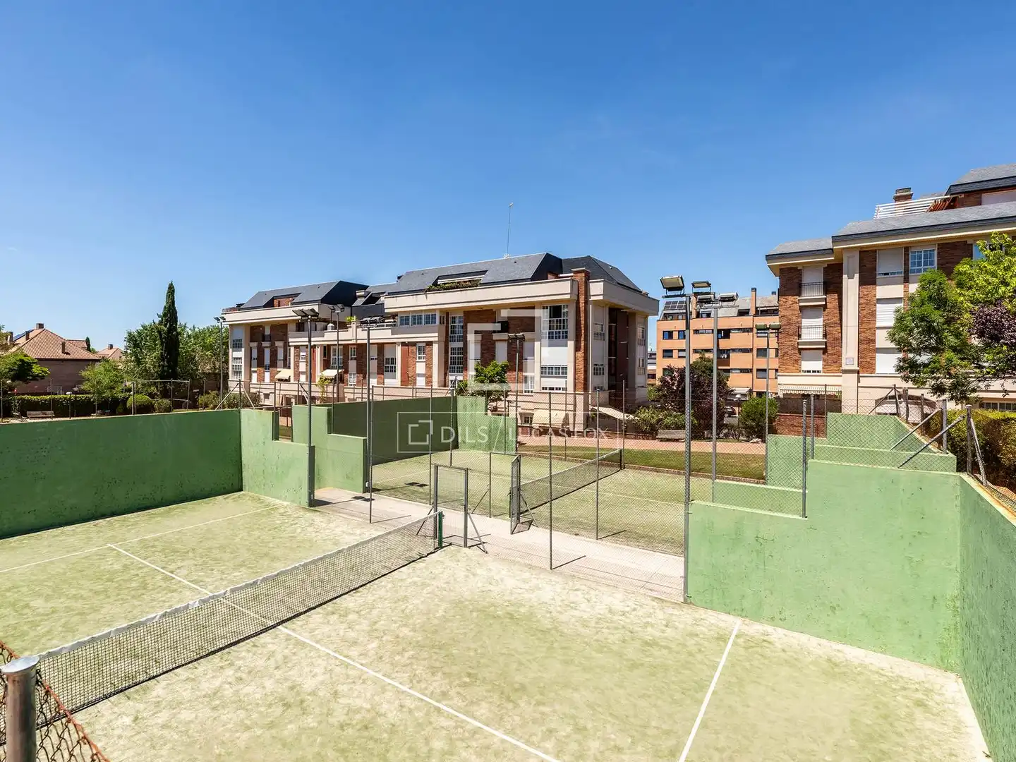 Exterior view of Attic for sale in Majadahonda  with Terrace, Storage room and Swimming Pool