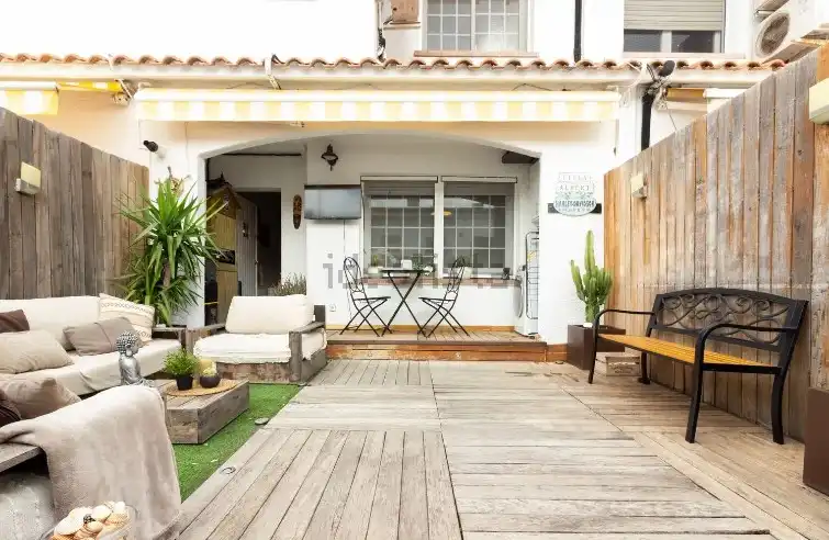 Terrasse von Einfamilien-Reihenhaus zum Verkauf in Castelldefels