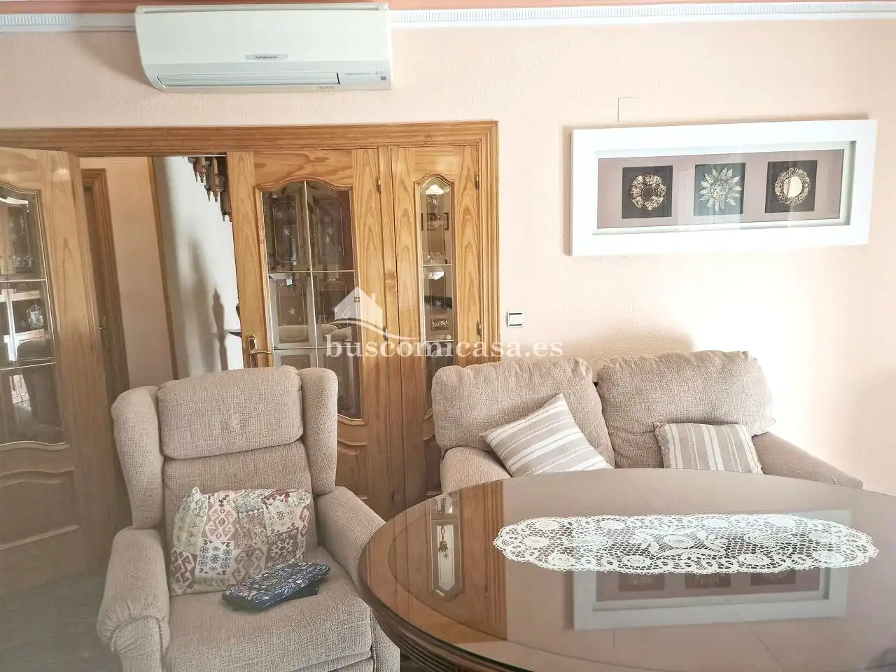 Sala d'estar de Casa adosada en venda en Torredelcampo amb Aire condicionat, Calefacció i Jardí privat