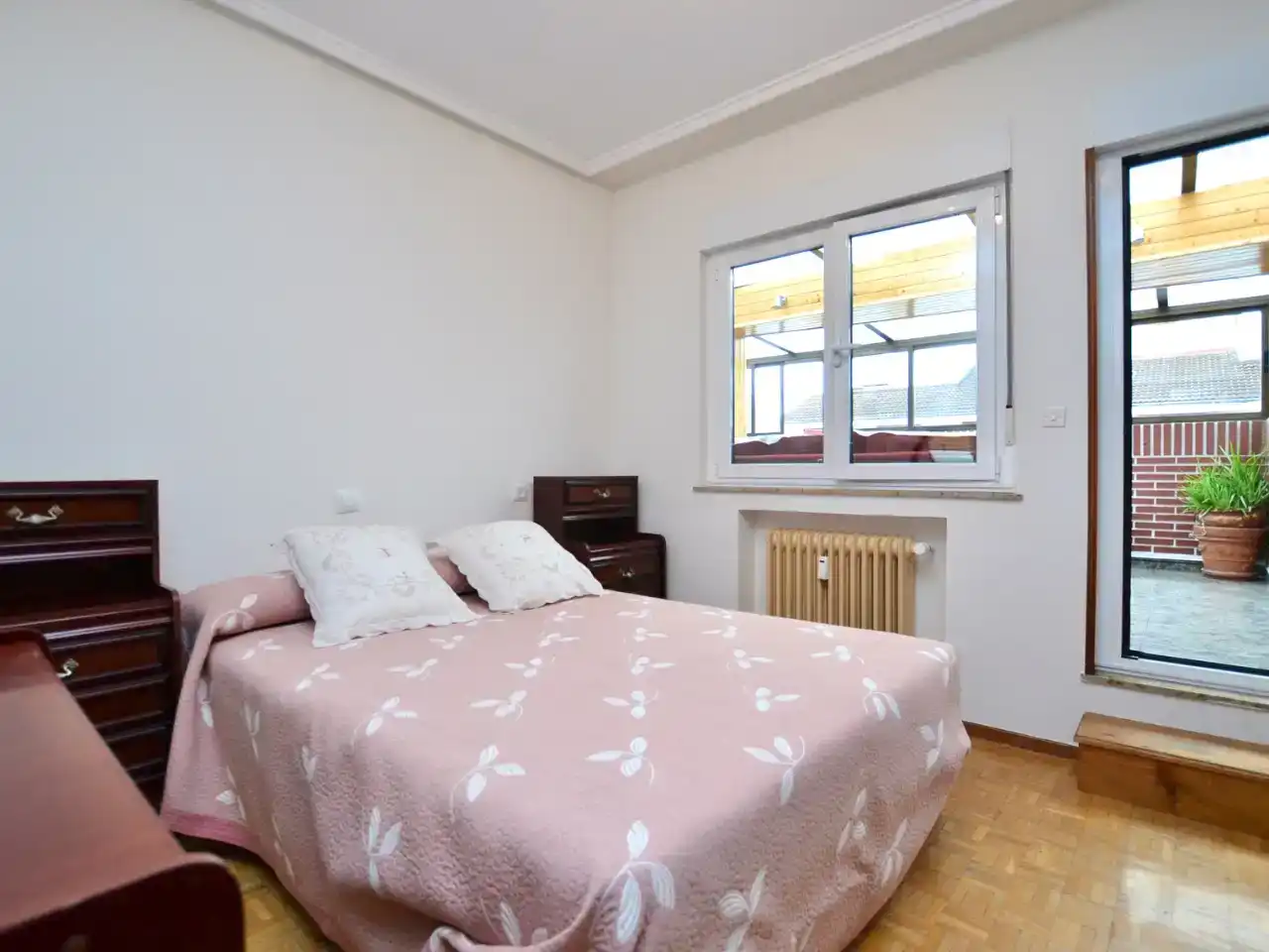 Dormitori de Àtic en venda en Oviedo  amb Parquet, Traster i Moblat