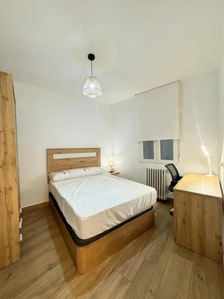 Habitación de Piso para compartir en Segovia con Calefacción, Terraza y Amueblado