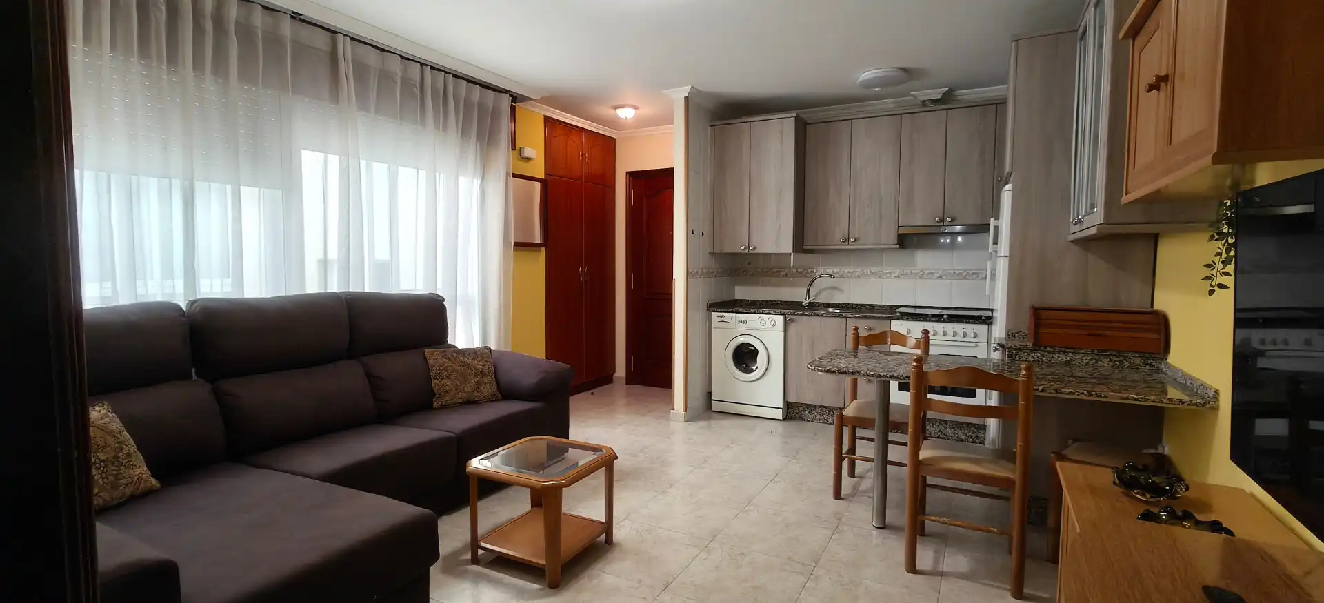 Sala d'estar de Pis en venda en Cedeira amb Calefacció, Parquet i Traster