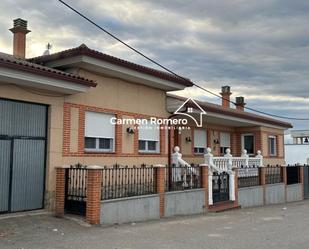 Vista exterior de Casa o xalet en venda en Poveda de las Cintas amb Terrassa