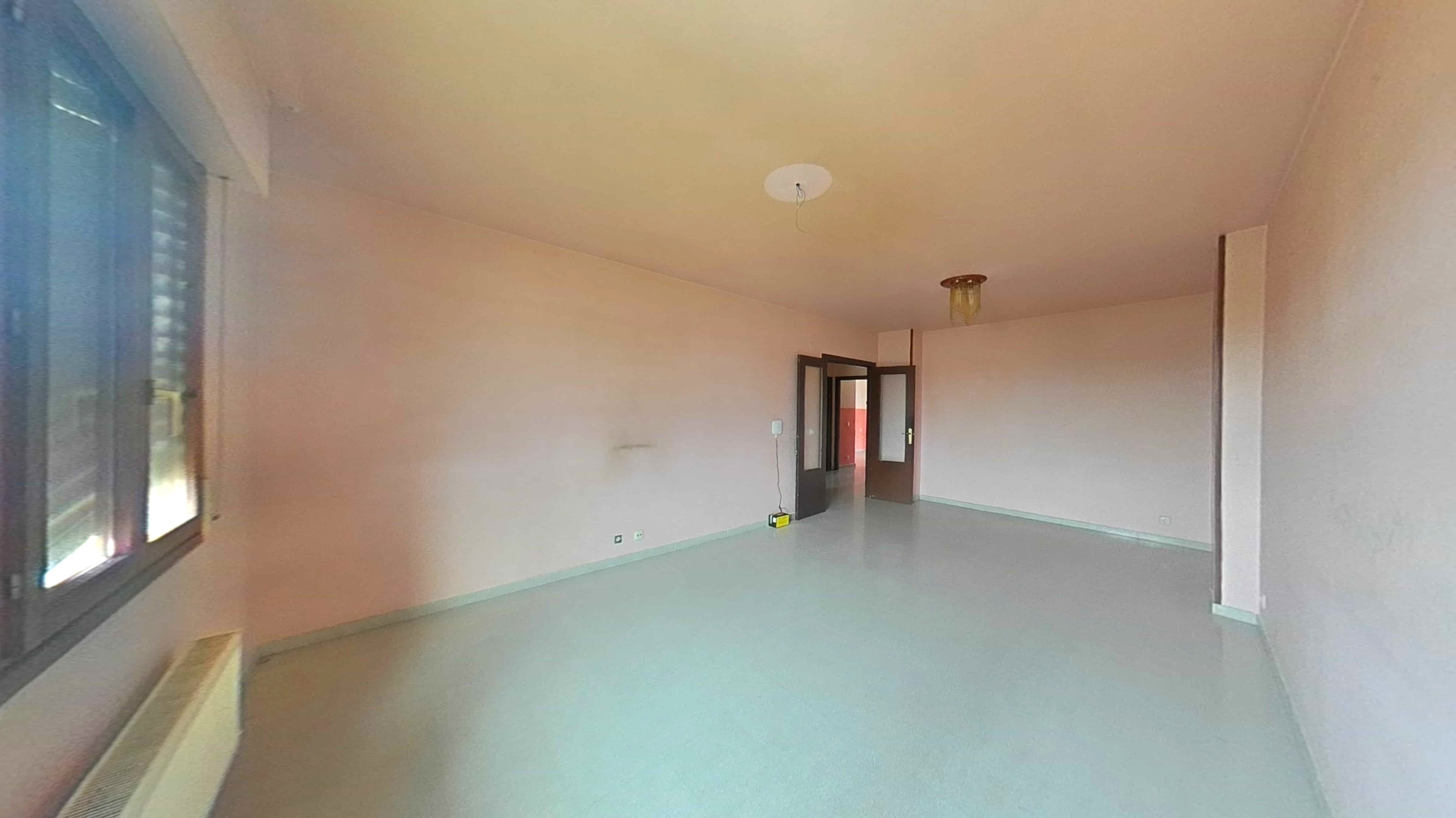 Sala d'estar de Pis en venda en Valtierra amb Calefacció, Traster i Balcó