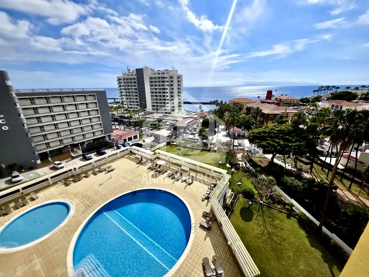 Swimming pool of Flat for rent in Arona