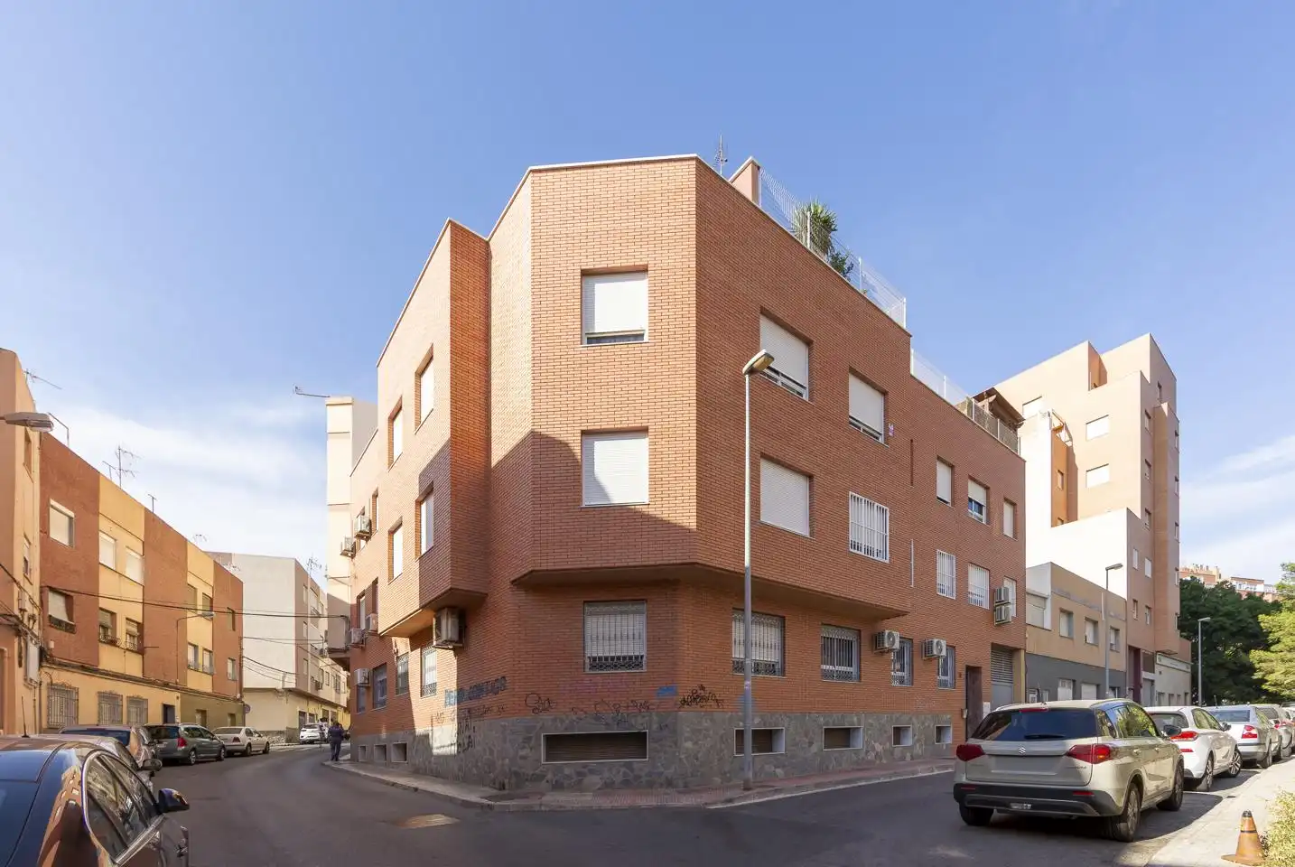 Vista exterior de Planta baixa en venda en Almería amb Aire condicionat