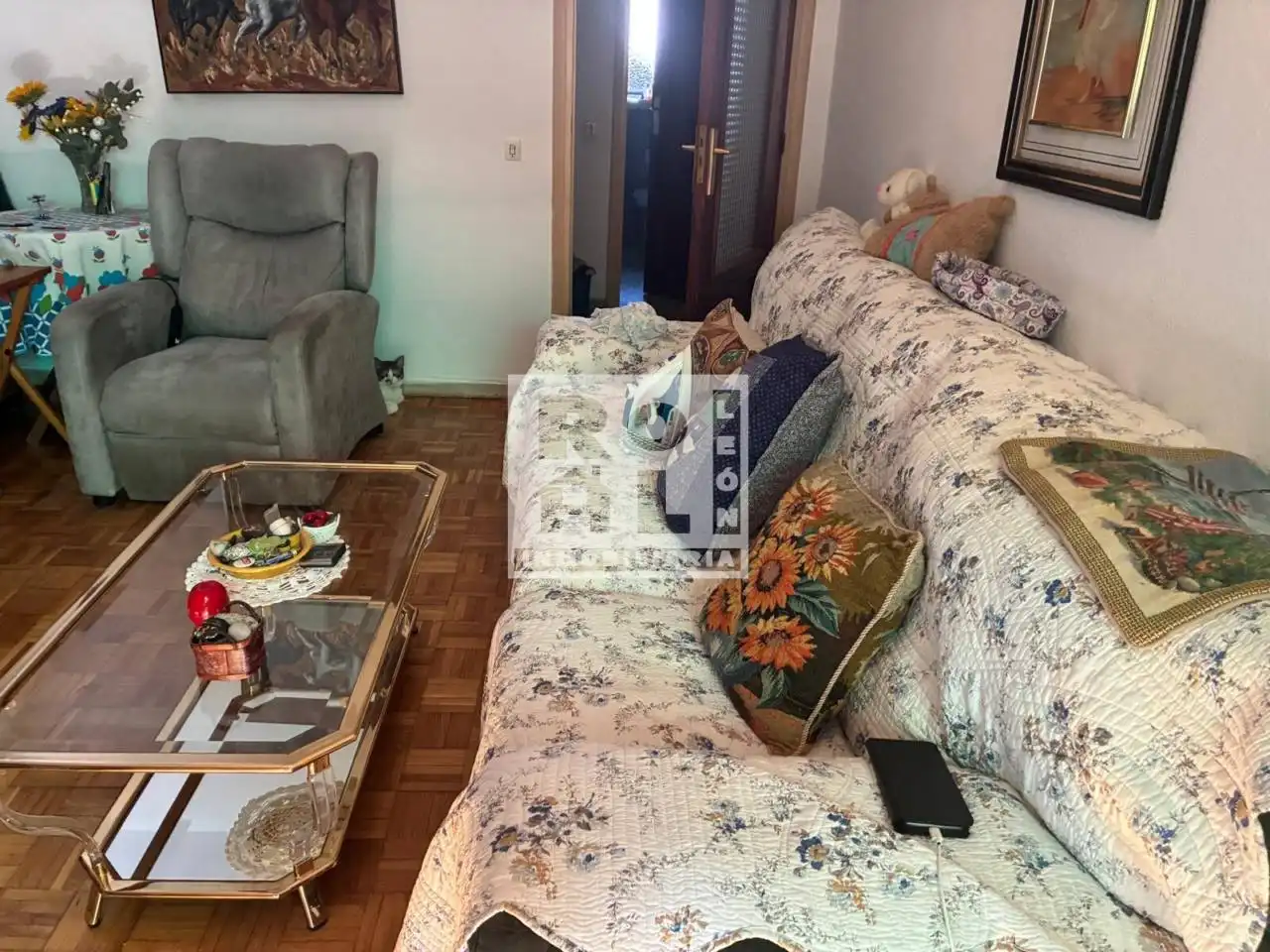 Sala de estar de Piso en venta en León Capital  con Calefacción y Terraza