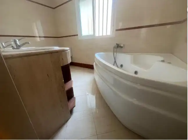 Baño de Casa adosada en venta en Castilleja de Guzmán con Piscina