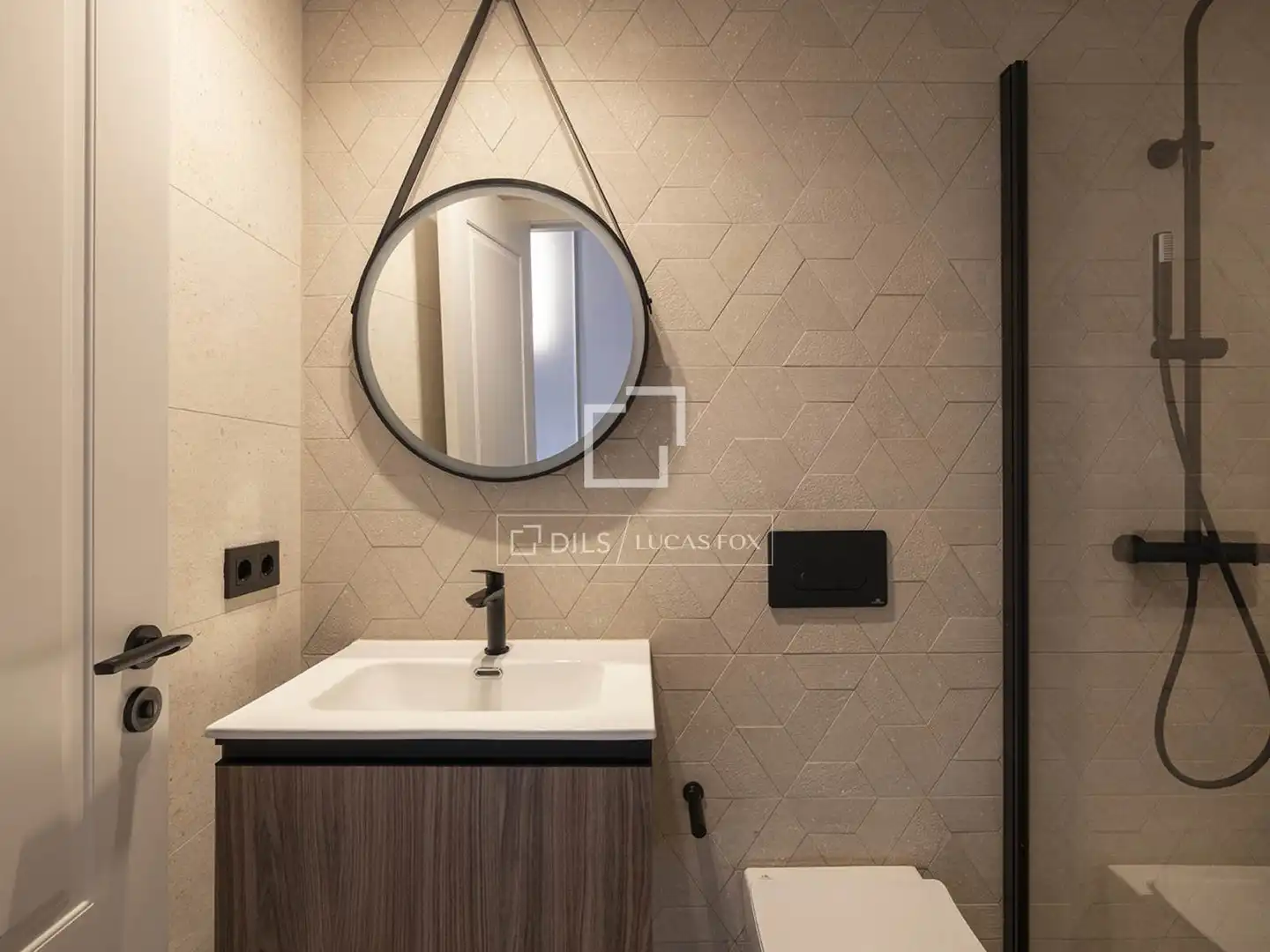 Bathroom of Flat for sale in Barcelona  with Air Conditioner, Heating and Parquet flooring