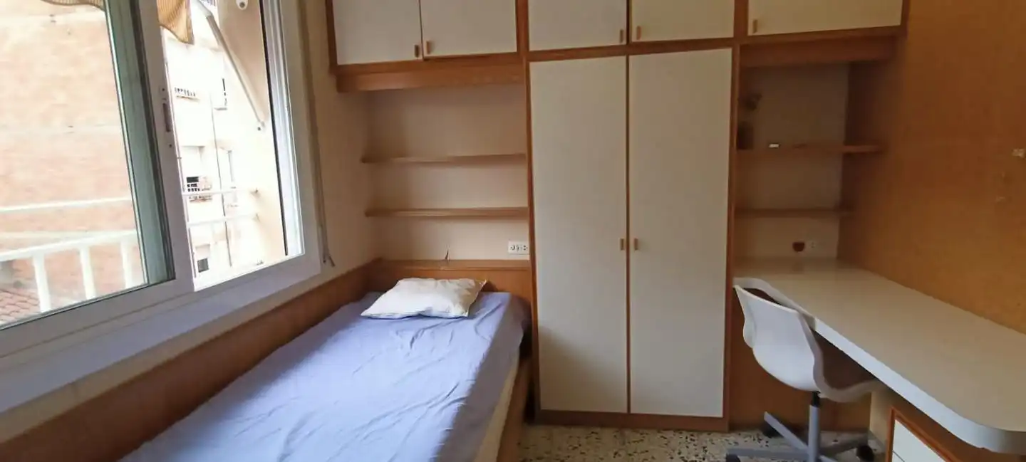 Habitación de Piso de alquiler en Terrassa con Amueblado
