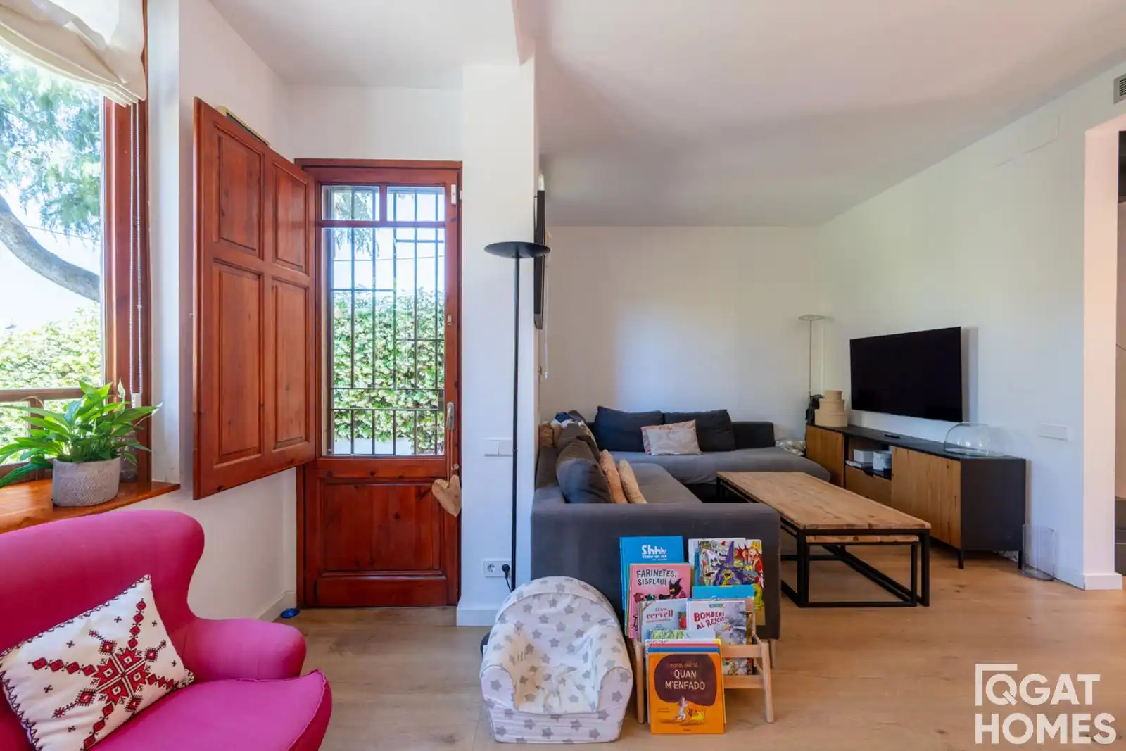 Living room of Detached homes for sale in Sant Cugat del Vallès  with Air Conditioner, Heating and Terrace