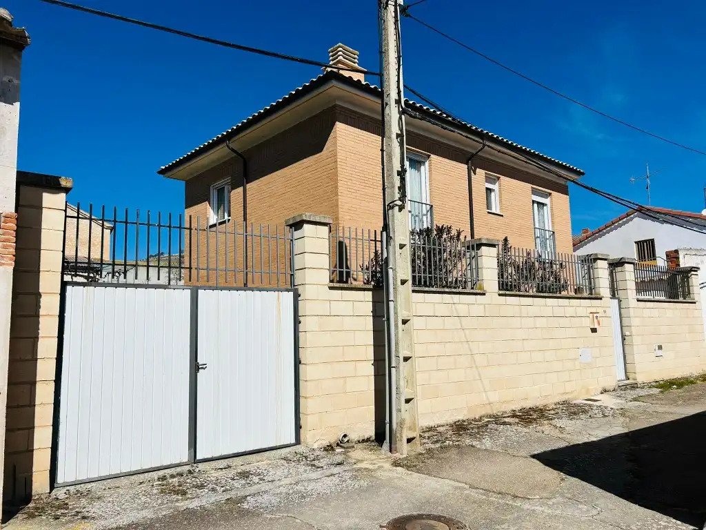 Vista exterior de Casa o xalet en venda en Castrillo de Duero