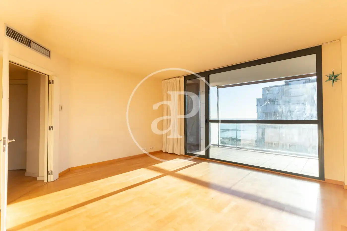 Habitación de Piso en venta en  Barcelona Capital con Aire acondicionado, Calefacción y Jardín privado