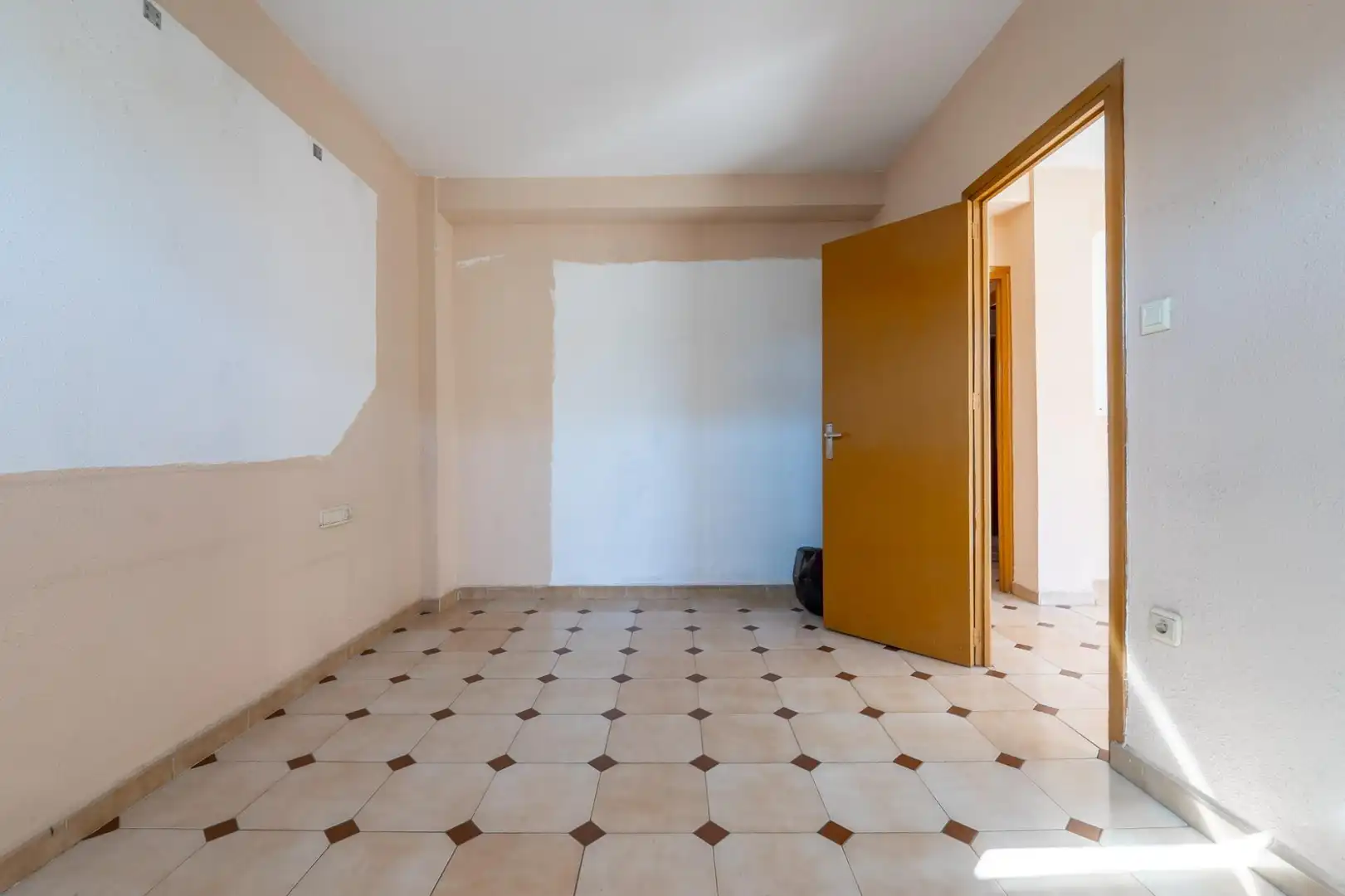 Flat for sale in Granada  with Balcony