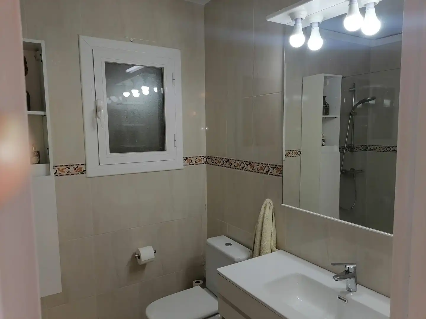 Baño de Apartamento de alquiler en  Palma de Mallorca con Aire acondicionado, Amueblado y Balcón