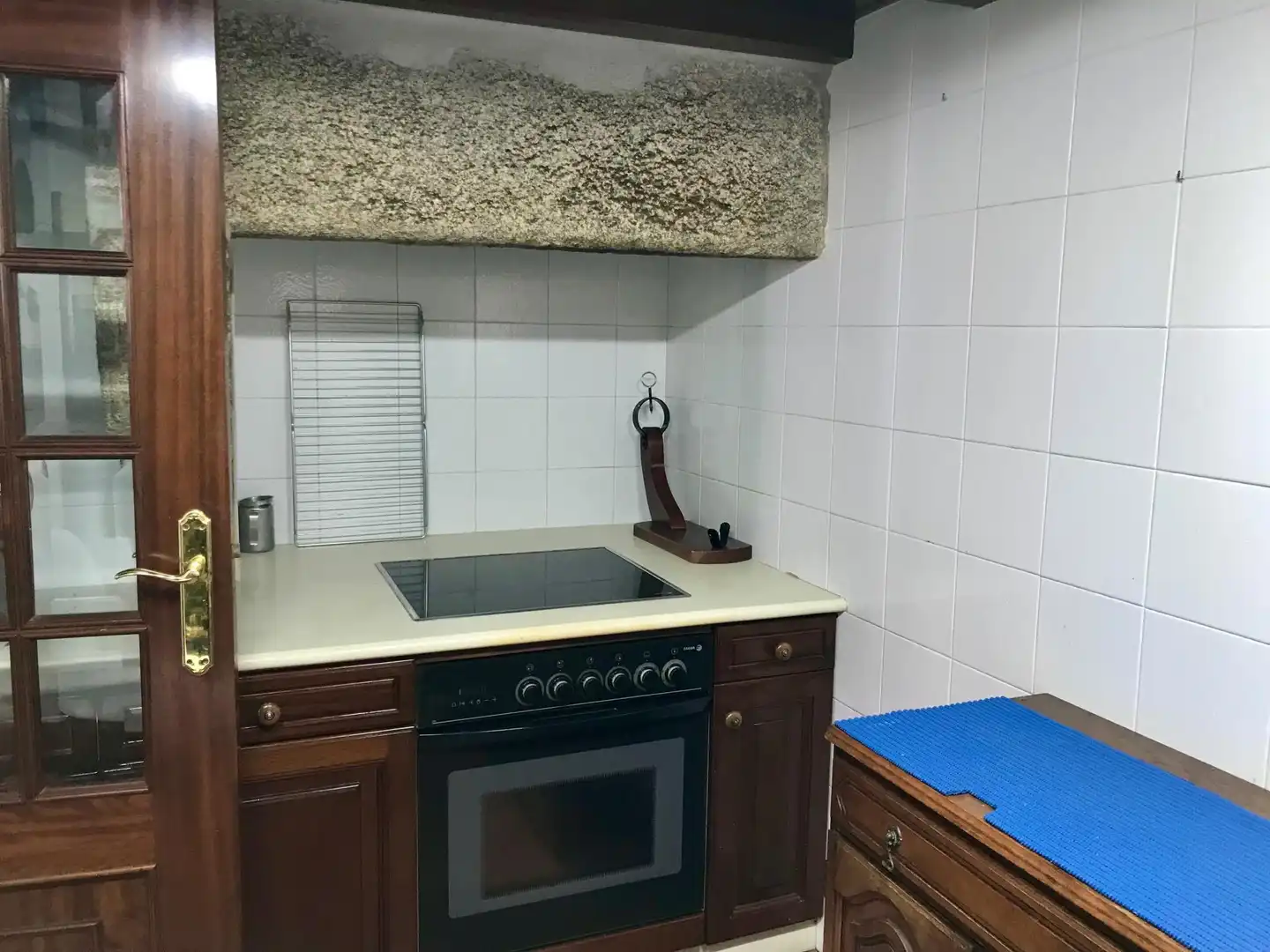 Cuina de Casa adosada en venda en Santiago de Compostela  amb Balcó