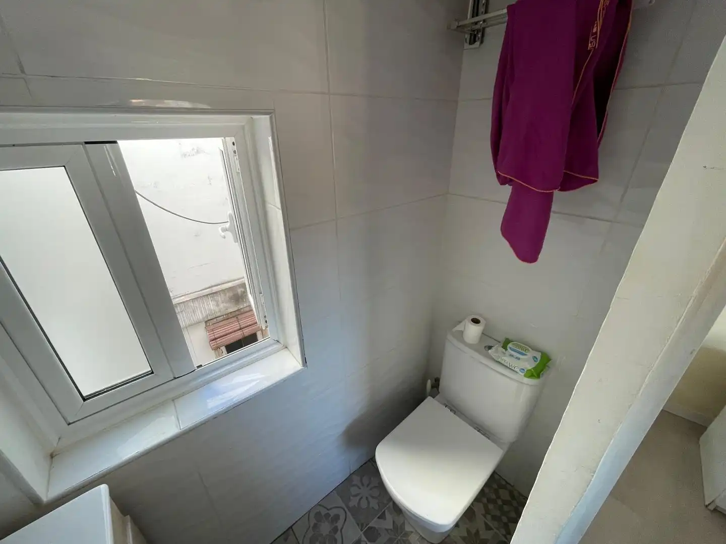 Badezimmer von Wohnung zur Miete in L'Hospitalet de Llobregat mit Klimaanlage, Heizung und Möbliert