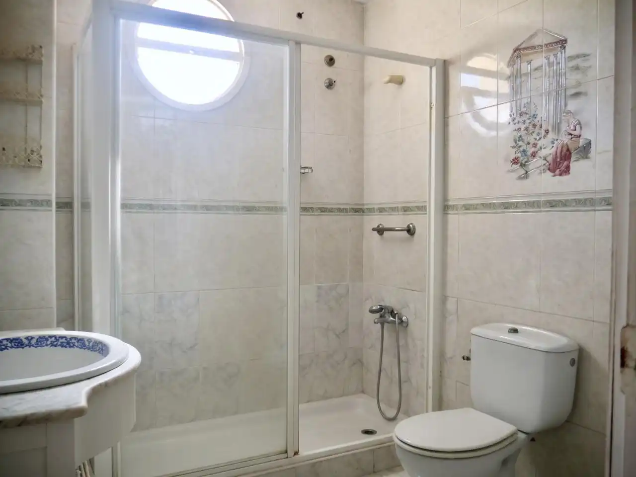 Bathroom of Flat for sale in Sevilla  with Air Conditioner and Furnished