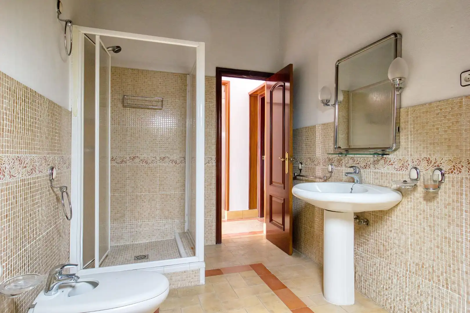 Baño de Casa o chalet en venta en Bormujos con Aire acondicionado, Calefacción y Jardín privado