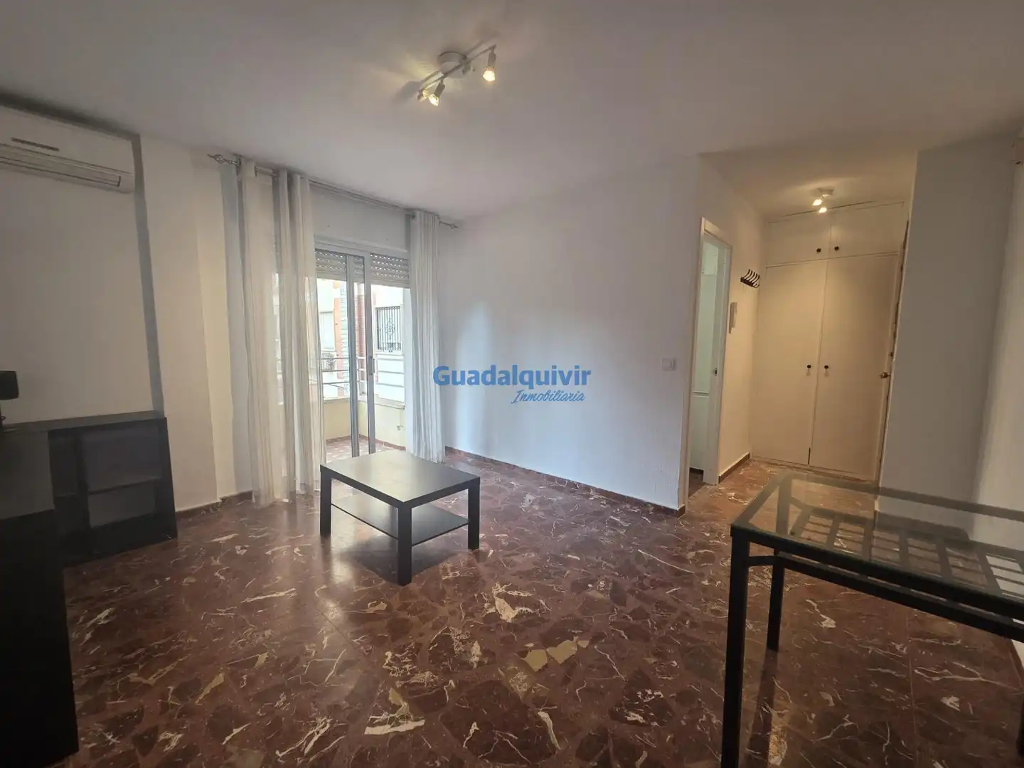 Living room of Flat for rent in Sevilla  with Air Conditioner and Terrace