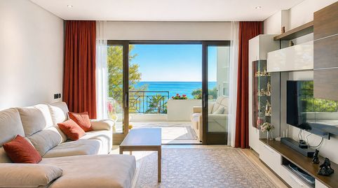 Exclusivo apartamento de alto standing con vistas frontales al mar en primera línea de playa  Doncella Beach, Estepona, imatge 2