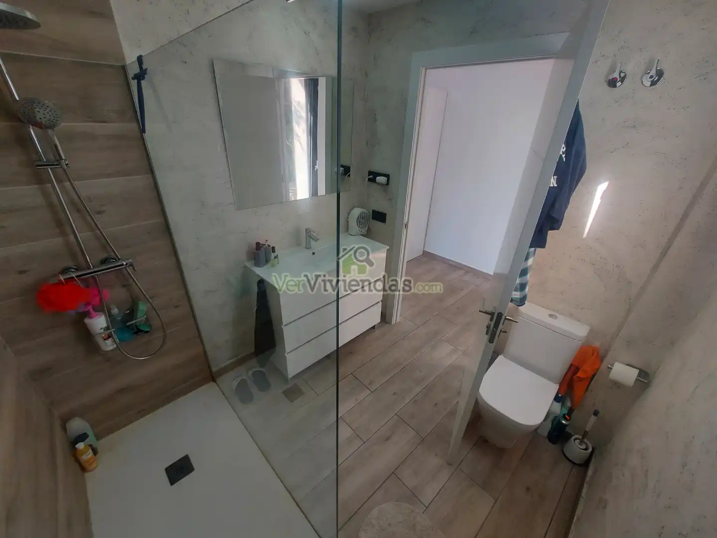 Badezimmer von Haus oder Chalet zum Verkauf in Pallejà mit Klimaanlage, Heizung und Privatgarten