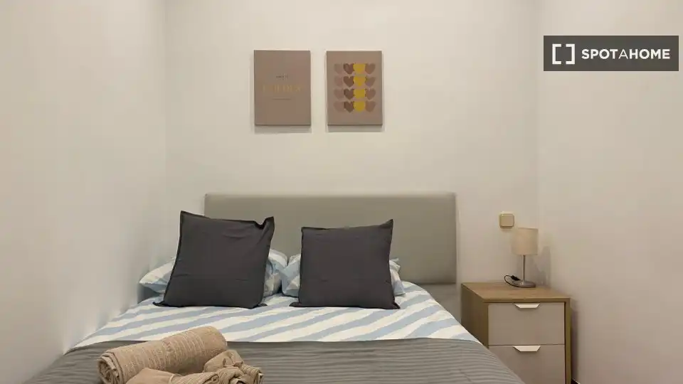 Bedroom of Flat for rent in Madrid  with Air Conditioner, Heating and Furnished
