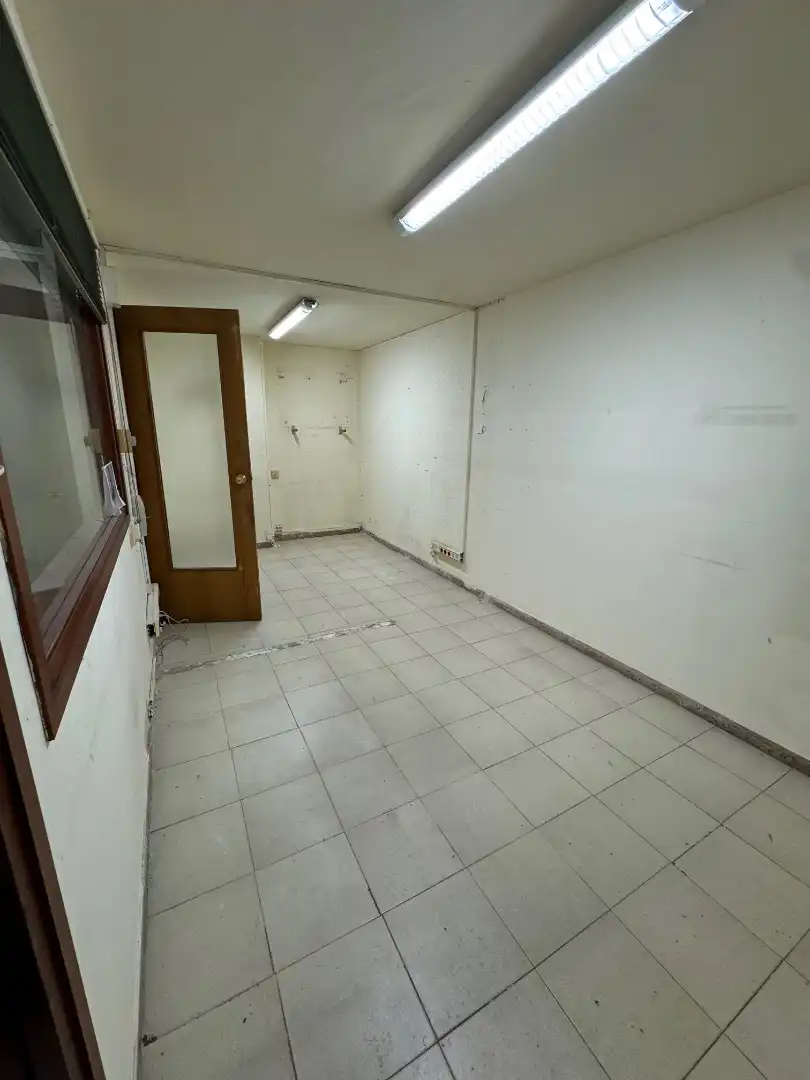 Gewerbefläche zum Verkauf in Carrer Abat Llort 6, imagen 14