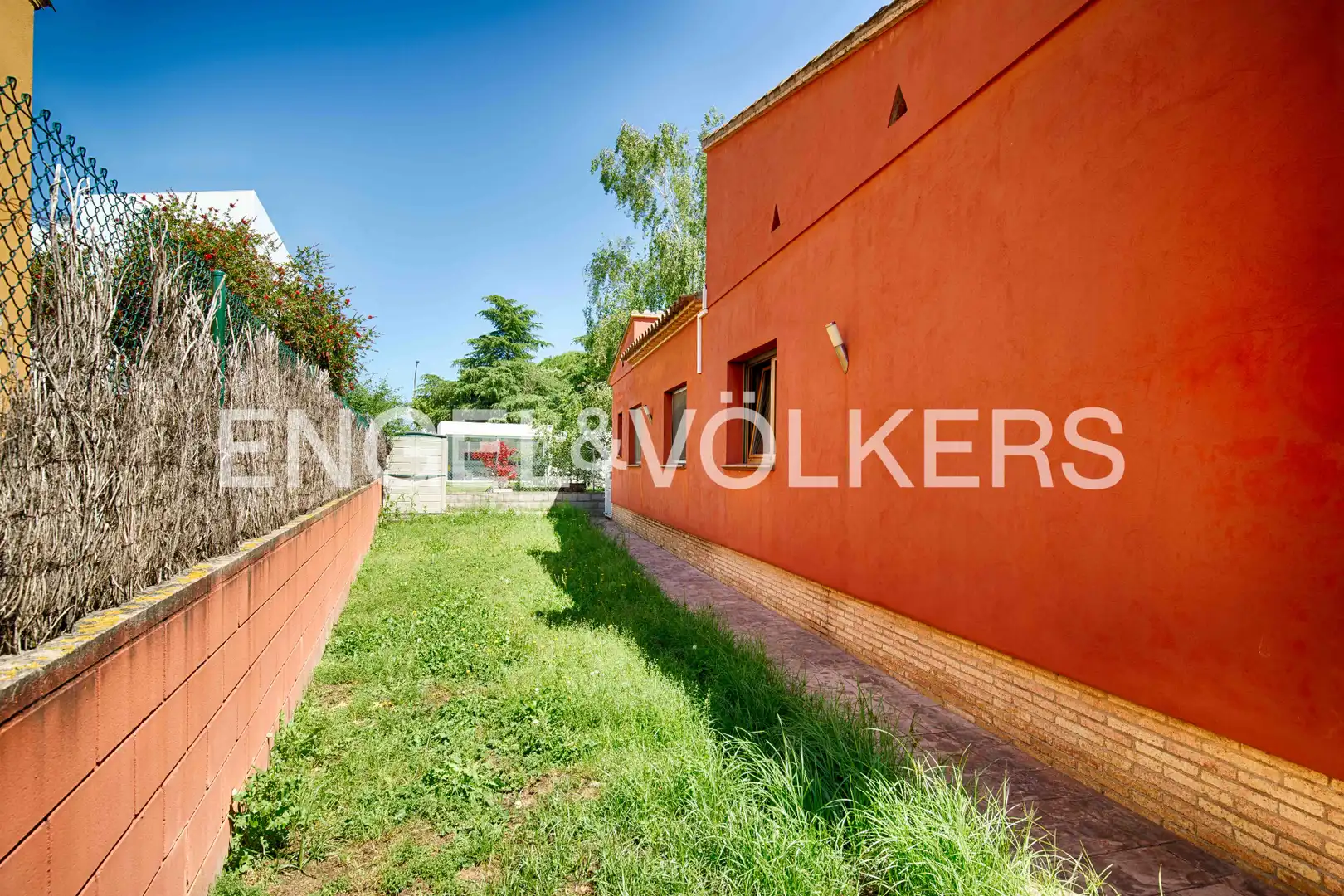 Vista exterior de Casa o chalet en venta en Navata con Aire acondicionado, Calefacción y Jardín privado