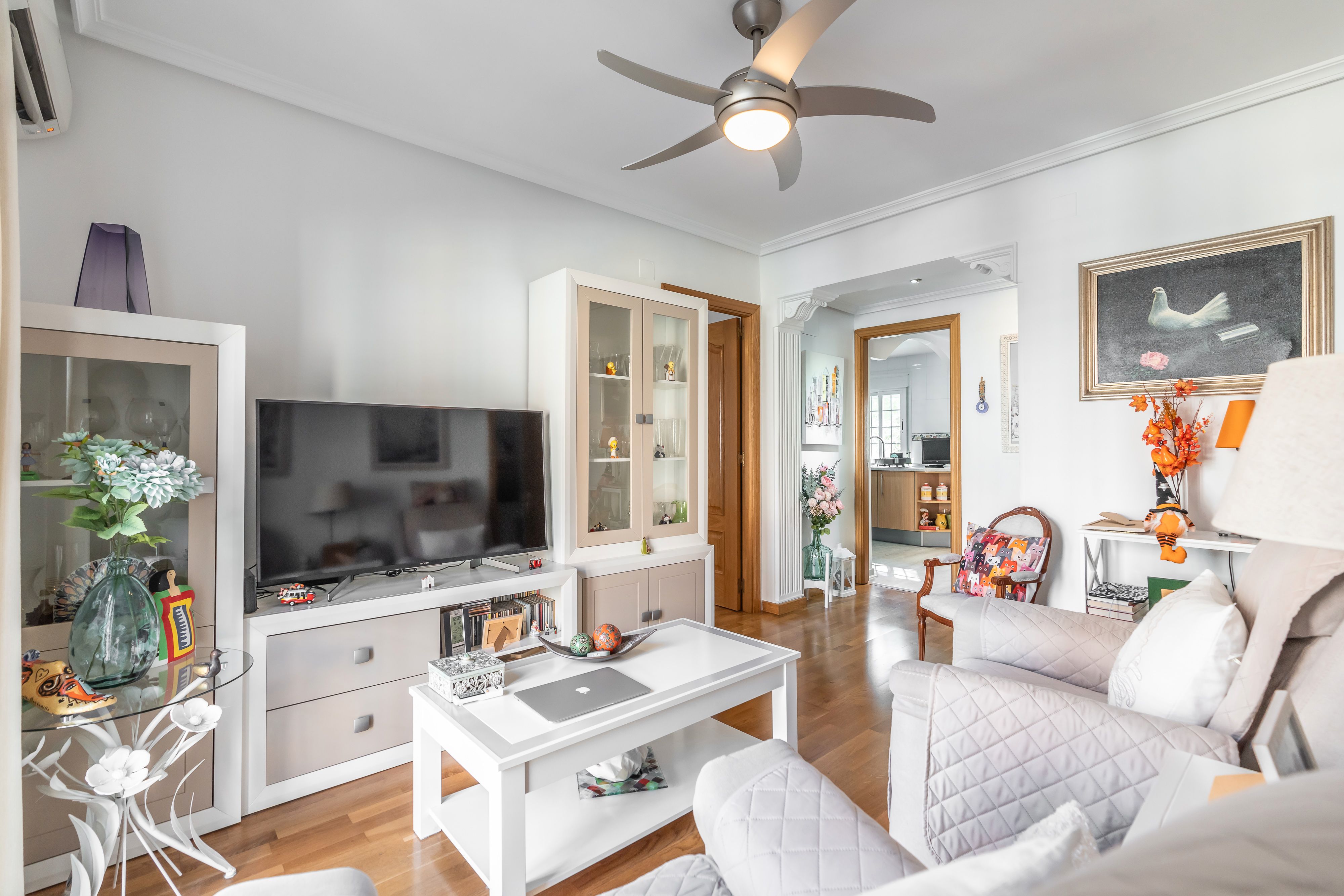 Living room of Flat for sale in  Madrid Capital  with Heating and Balcony